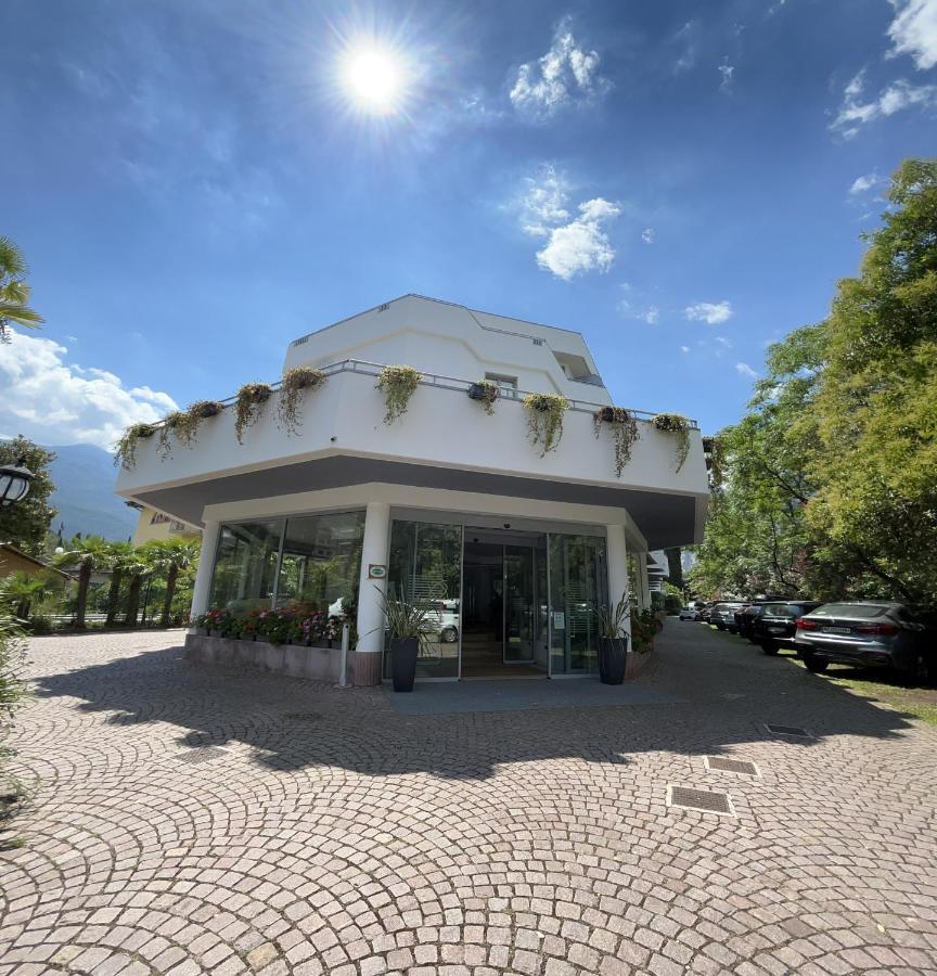 Hotel Oasi Wellness&Spa Riva del Garda Esterno foto