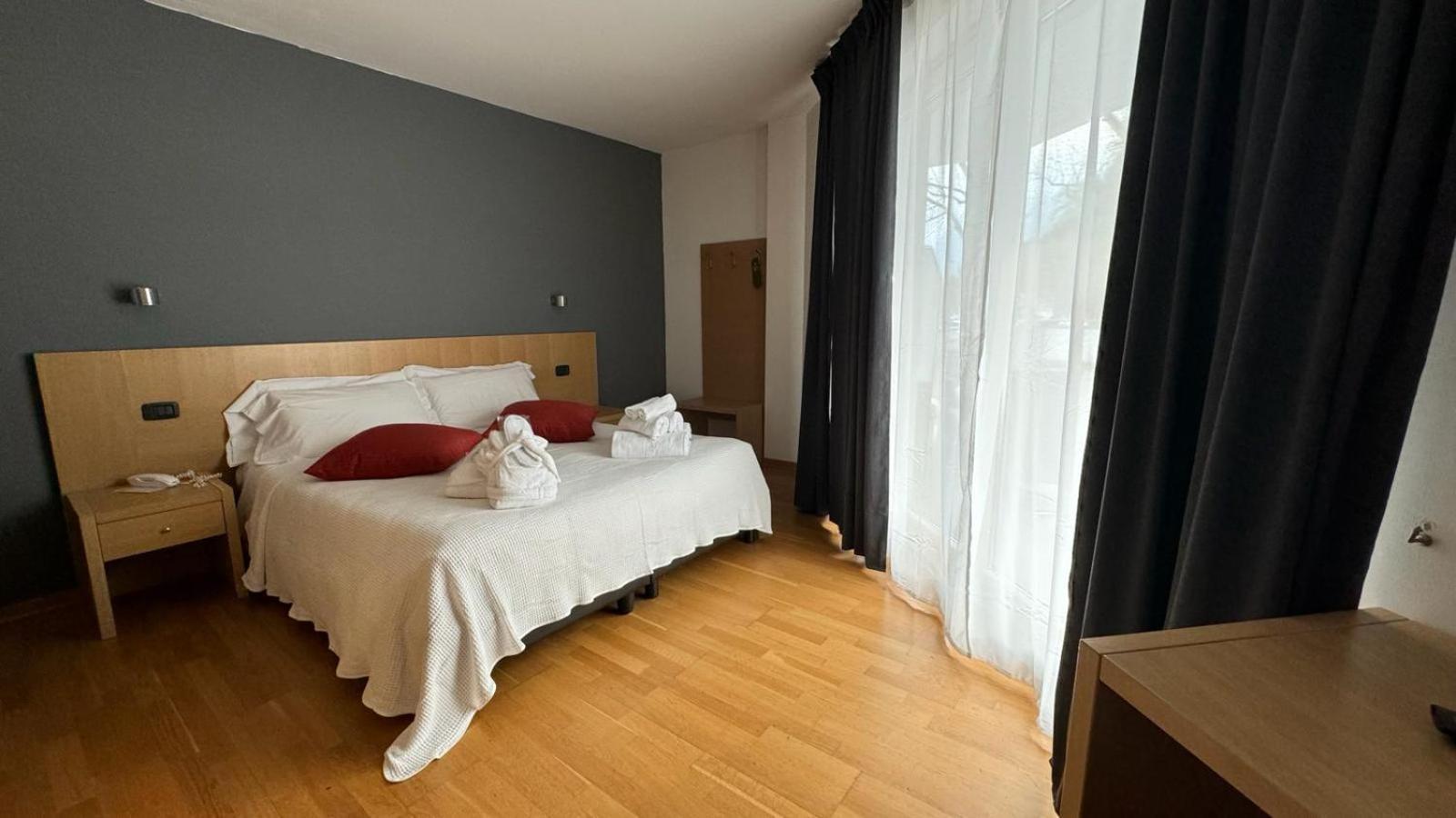 Hotel Oasi Wellness&Spa Riva del Garda Esterno foto