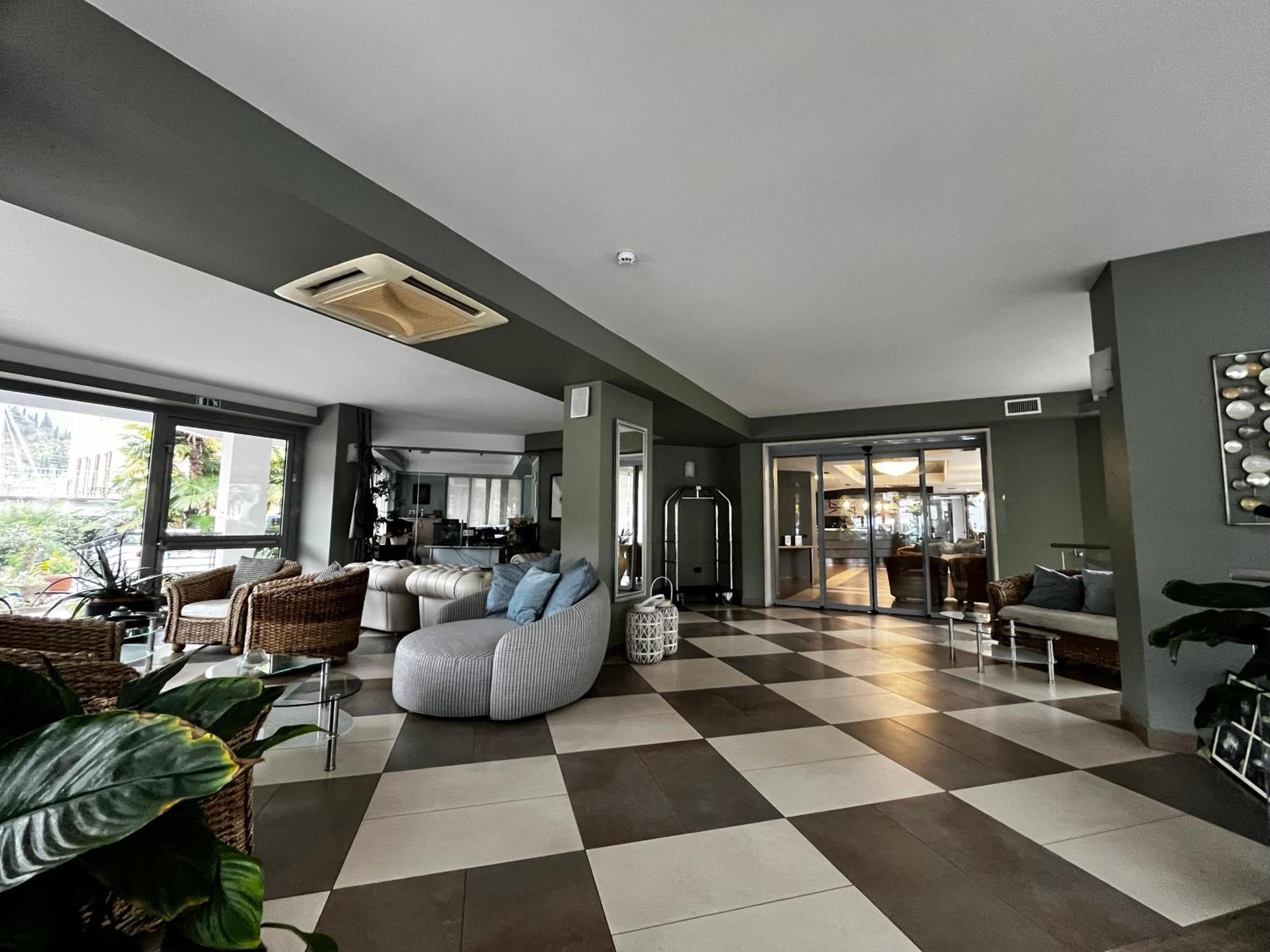 Hotel Oasi Wellness&Spa Riva del Garda Esterno foto