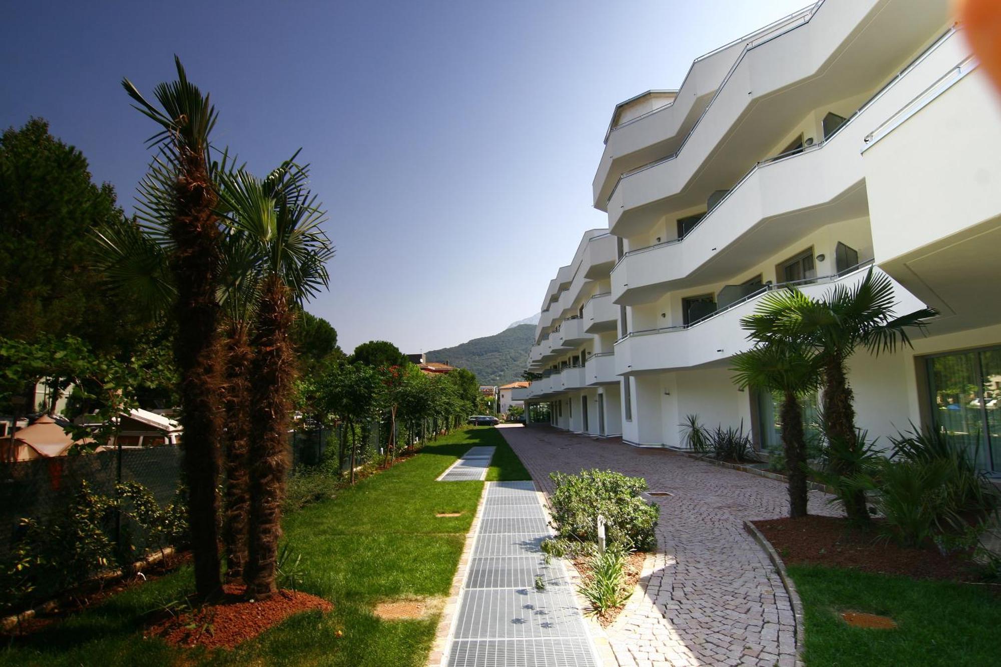 Hotel Oasi Wellness&Spa Riva del Garda Esterno foto