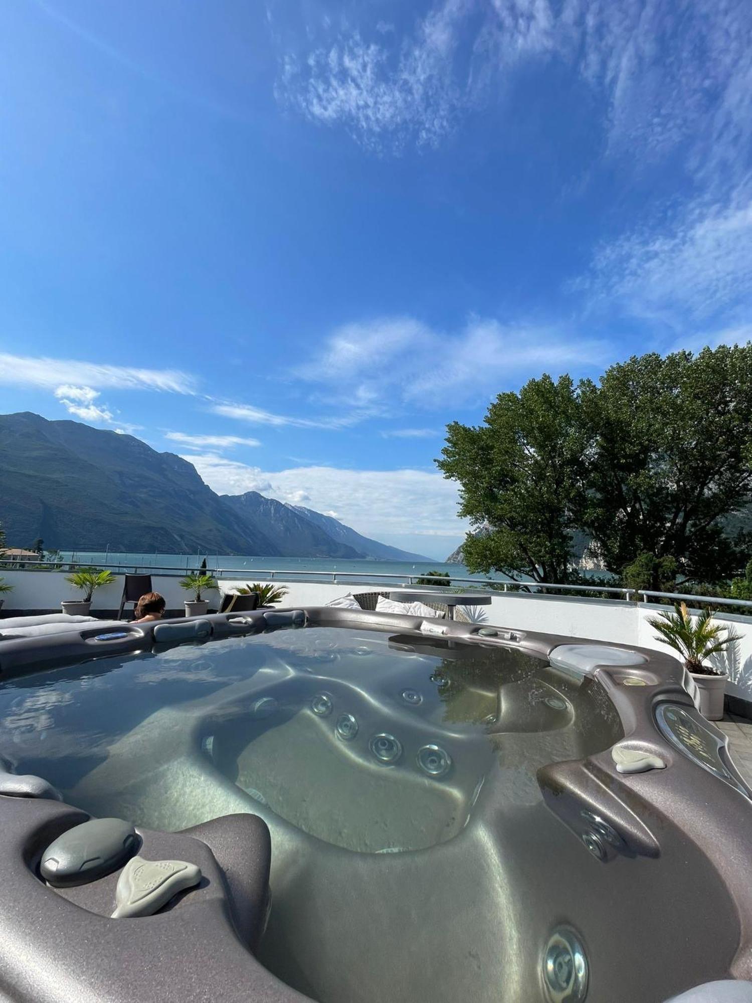 Hotel Oasi Wellness&Spa Riva del Garda Esterno foto
