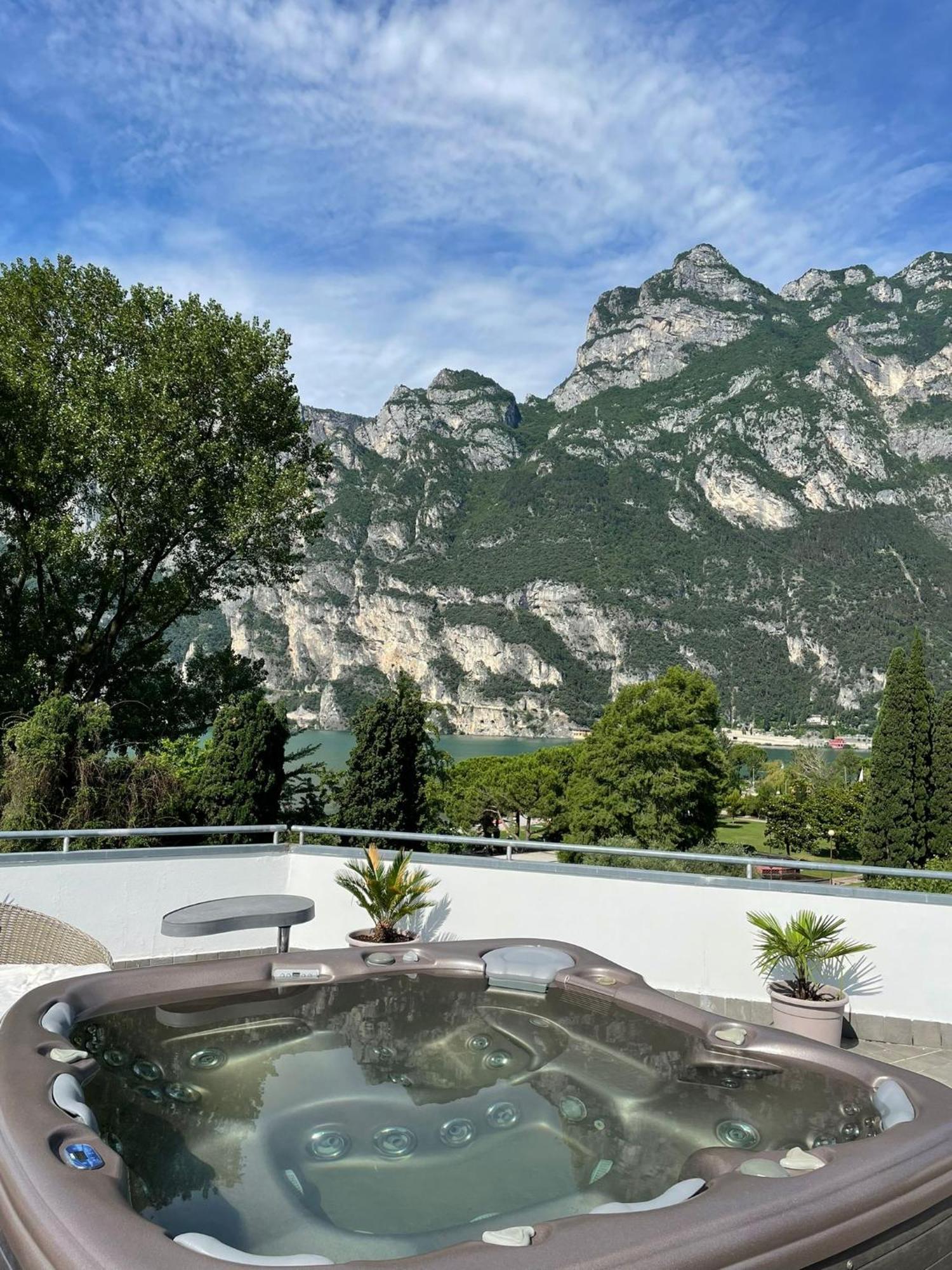 Hotel Oasi Wellness&Spa Riva del Garda Esterno foto