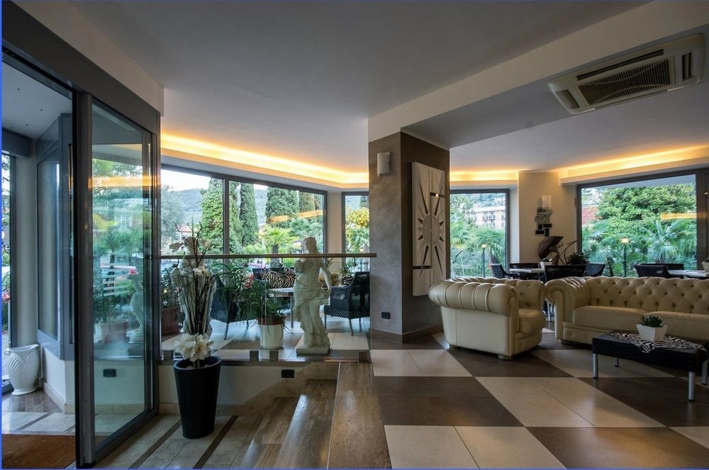 Hotel Oasi Wellness&Spa Riva del Garda Esterno foto