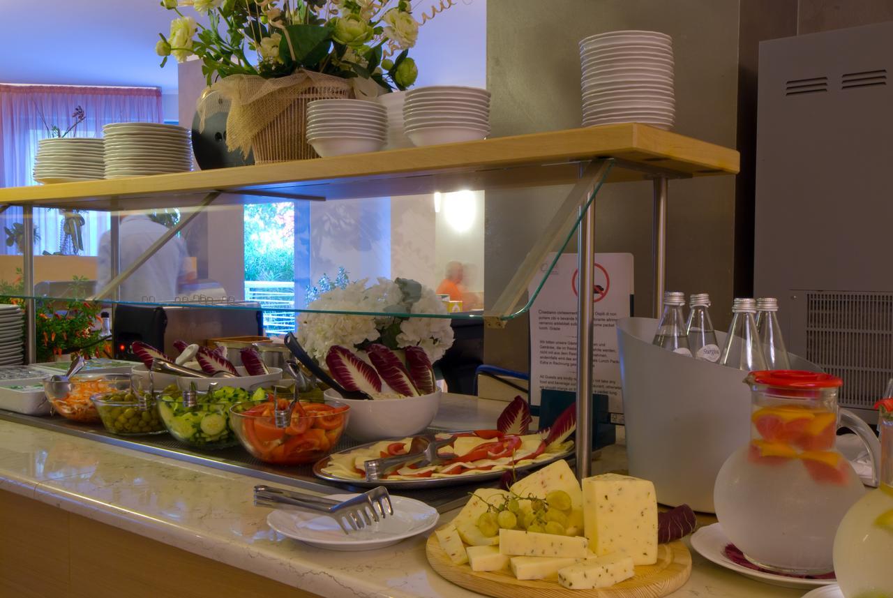 Hotel Oasi Wellness&Spa Riva del Garda Esterno foto