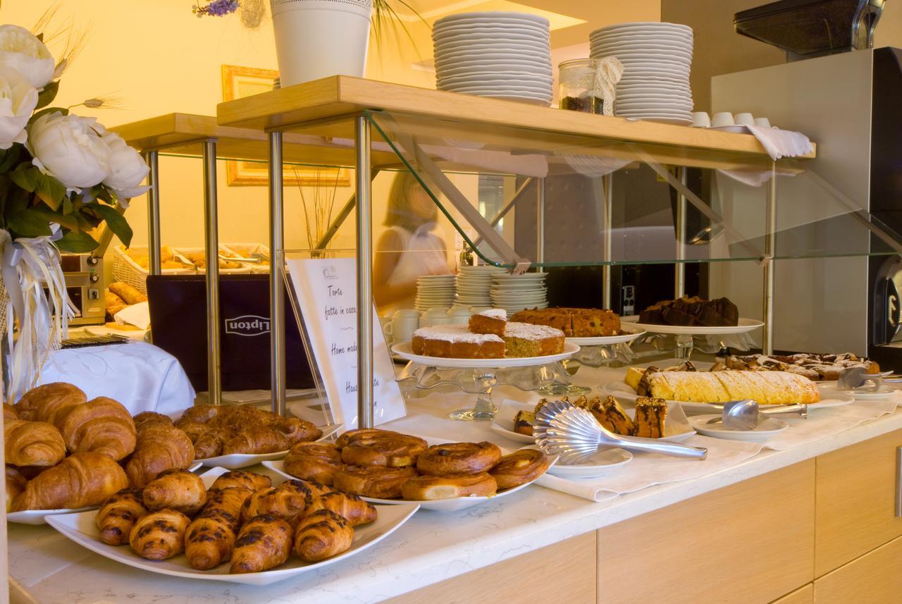Hotel Oasi Wellness&Spa Riva del Garda Esterno foto