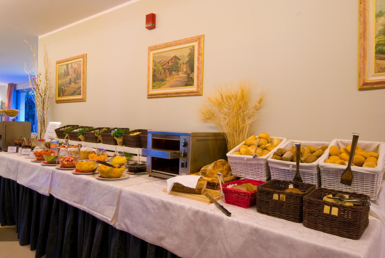 Hotel Oasi Wellness&Spa Riva del Garda Esterno foto