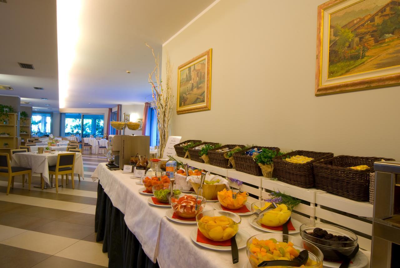 Hotel Oasi Wellness&Spa Riva del Garda Esterno foto
